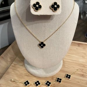Elegant 3Pc Onyx Clover Flower Holiday Gift Set. Earrings, necklace, bracelet.
